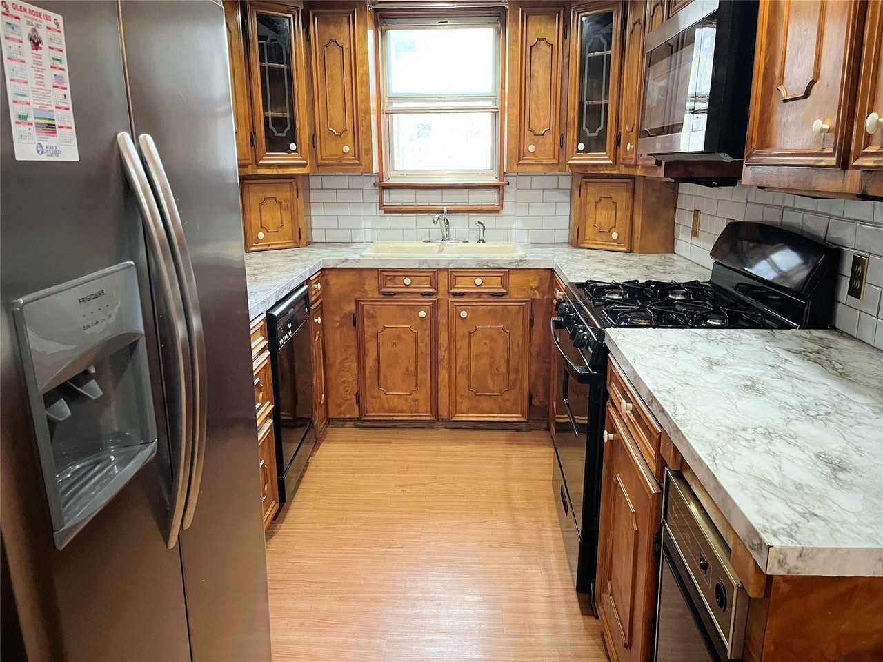 209 Mission St - Photo 5 of 18