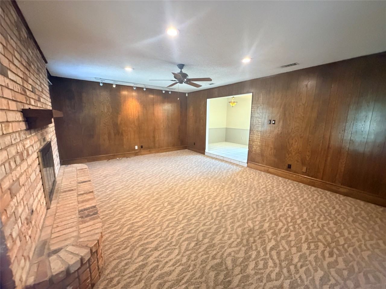 1620 Lexington Pl - Photo 3 of 13