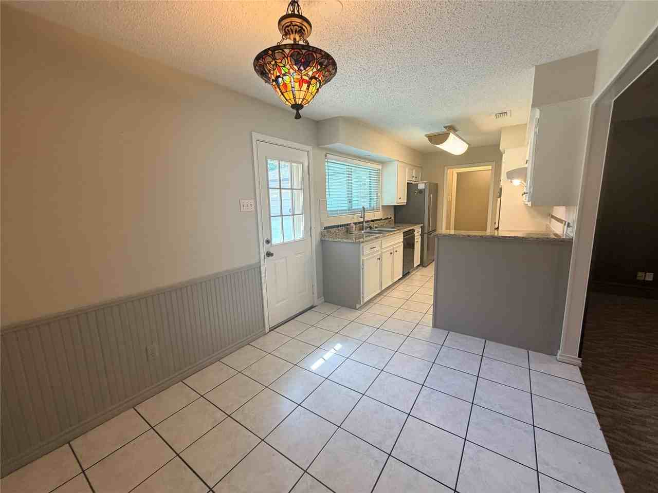 1620 Lexington Pl - Photo 4 of 13