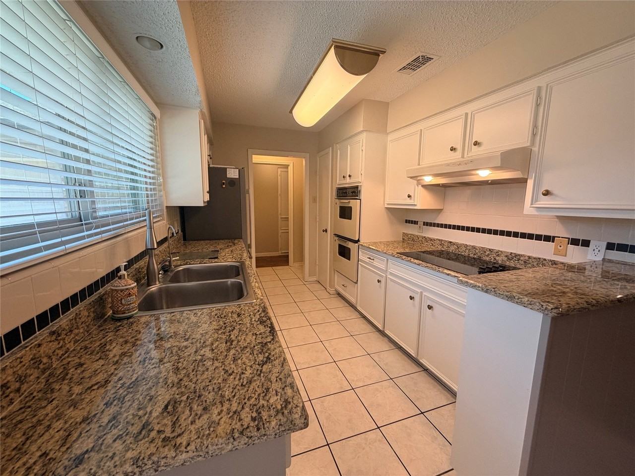 1620 Lexington Pl - Photo 5 of 13