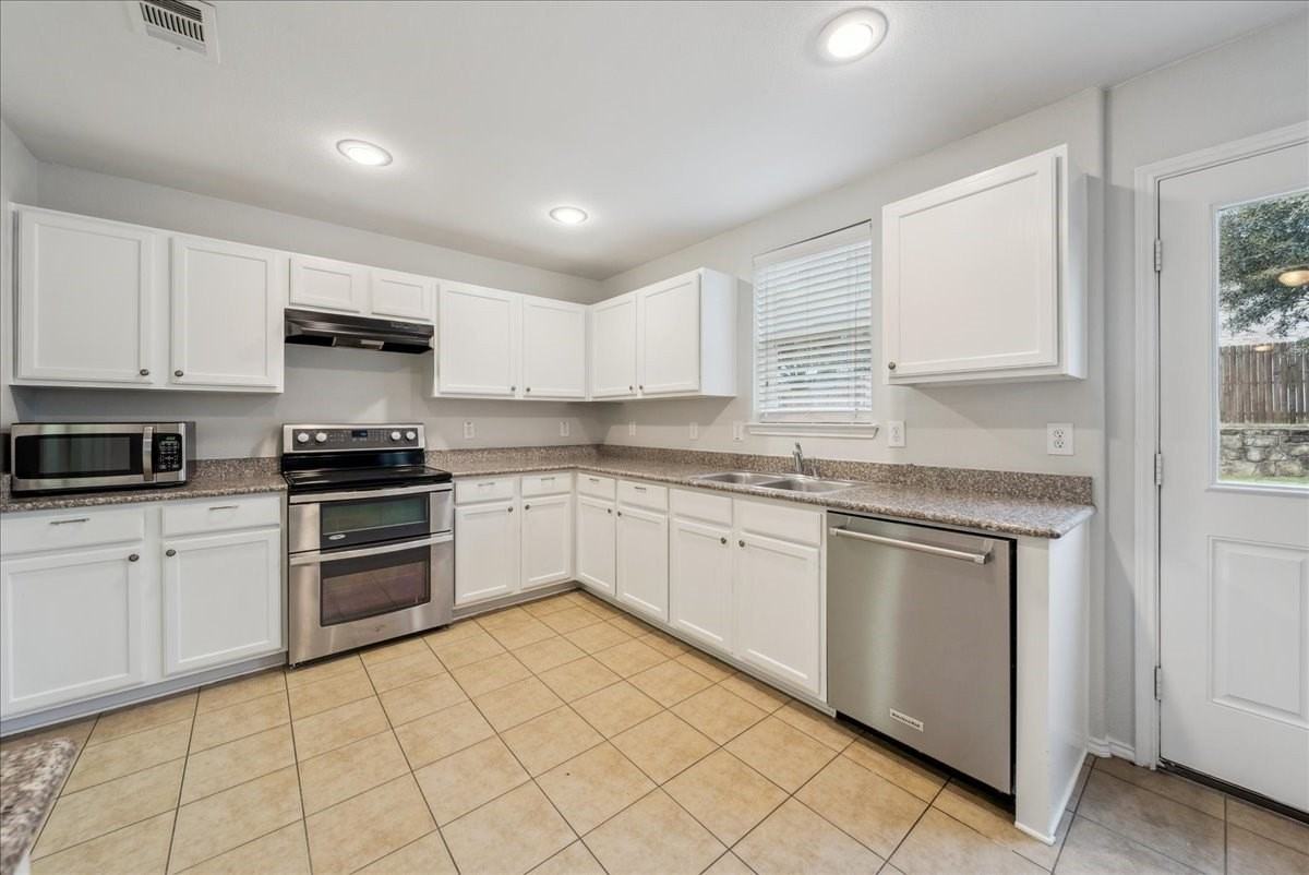 10664 Midway Dr - Photo 5 of 23