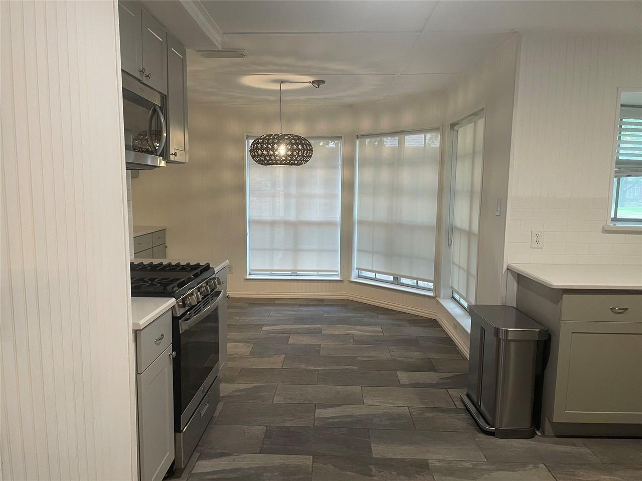 12112 Cross Creek Dr - Photo 3 of 32