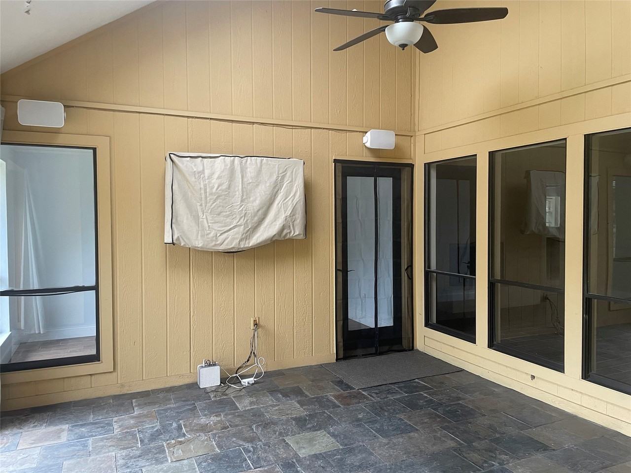 12112 Cross Creek Dr - Photo 5 of 32