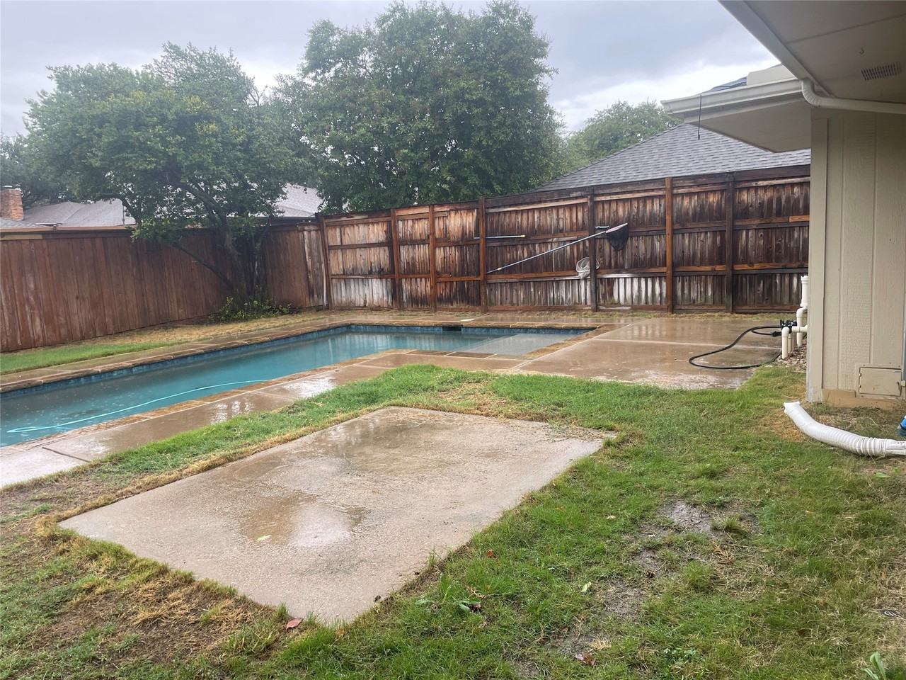 12112 Cross Creek Dr - Photo 7 of 32