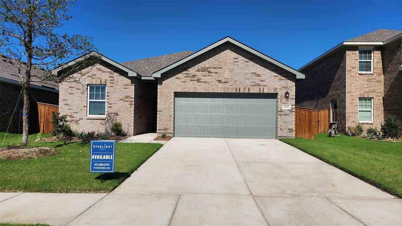 1242 Lambert Ln - Photo 5 of 30