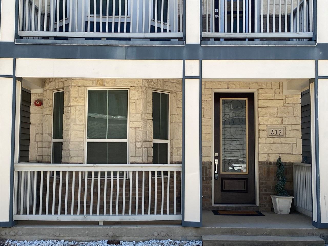217 S Village Way - Photo 2 of 20