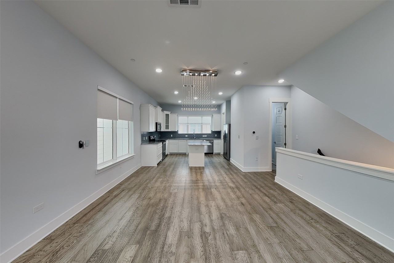 217 S Village Way - Photo 3 of 20