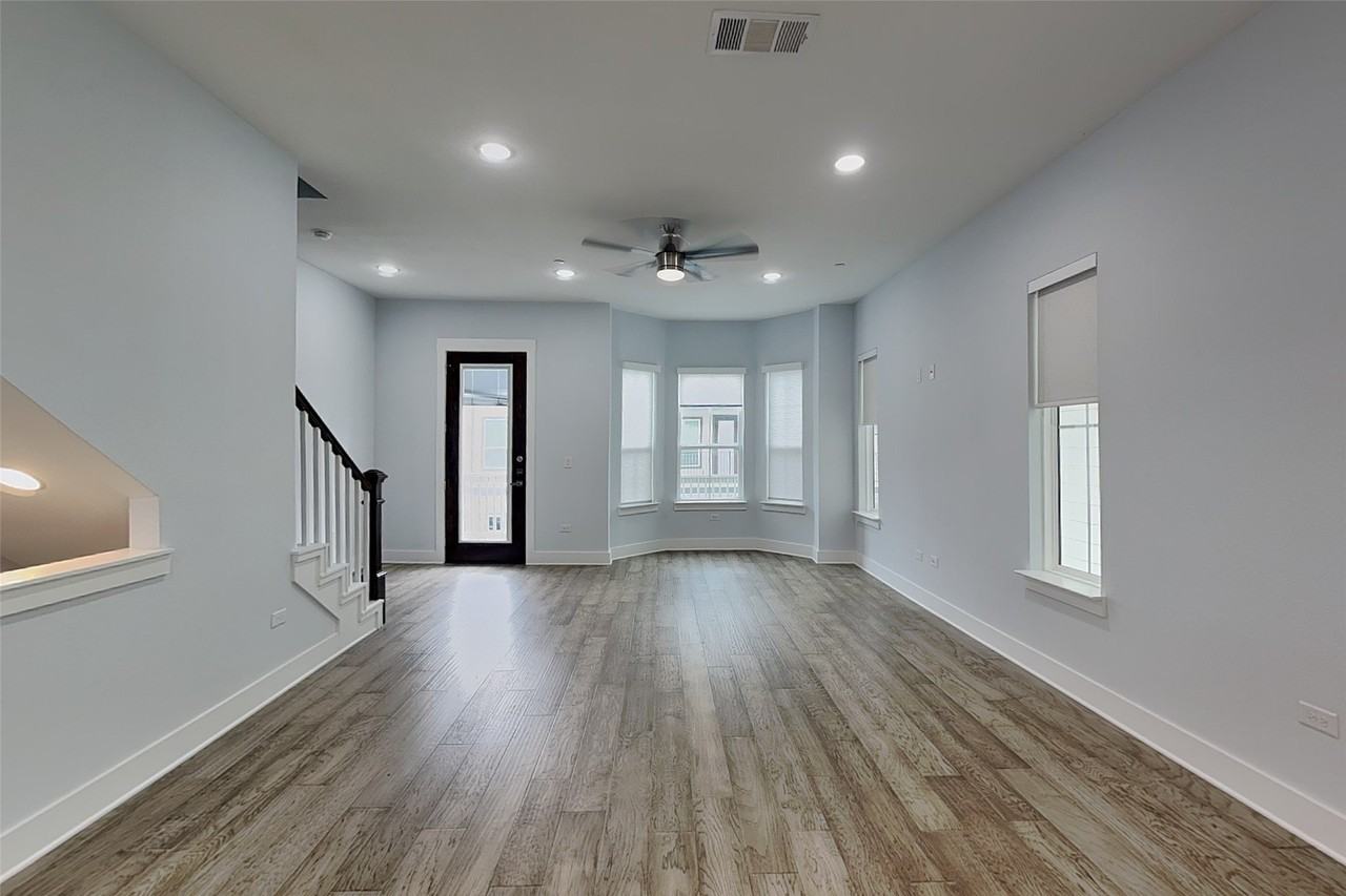217 S Village Way - Photo 4 of 20
