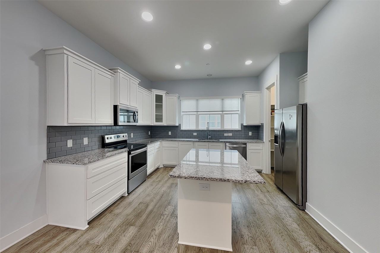 217 S Village Way - Photo 6 of 20