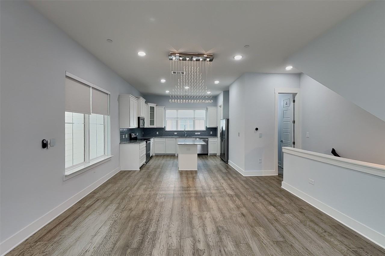 217 S Village Way - Photo 7 of 20