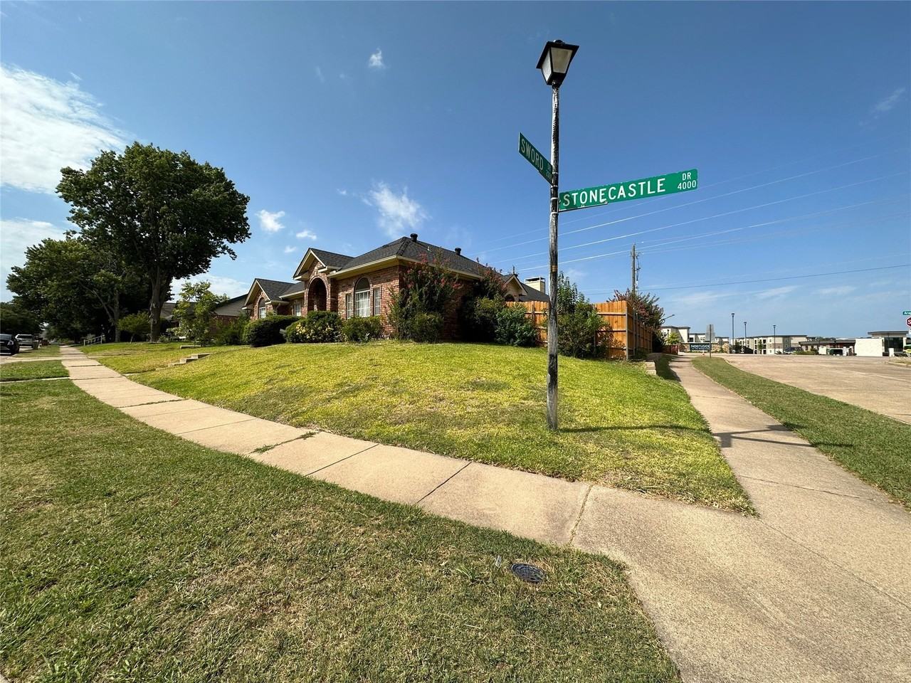 4002 Stonecastle Dr - Photo 2 of 17