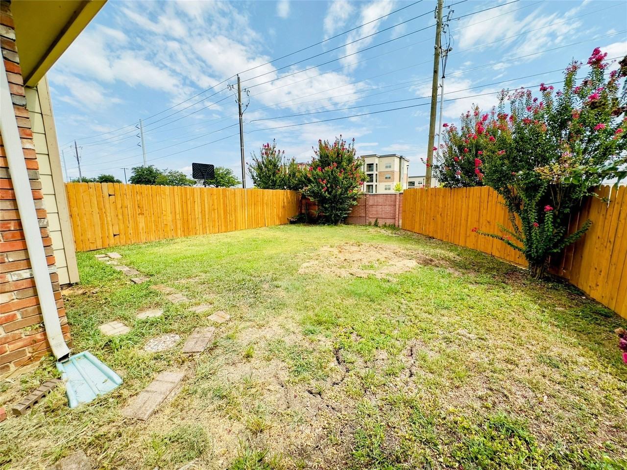 4002 Stonecastle Dr - Photo 4 of 17