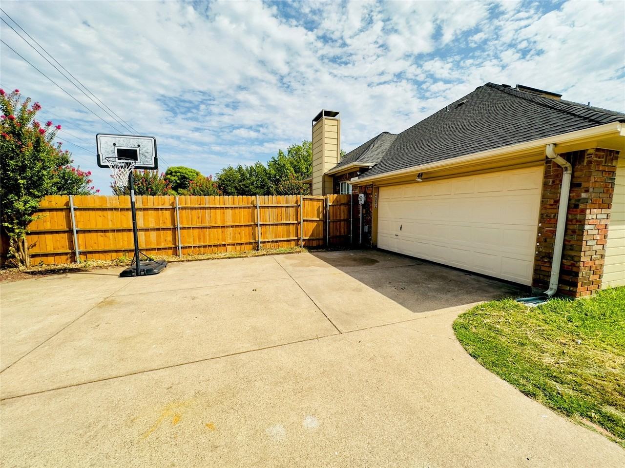 4002 Stonecastle Dr - Photo 5 of 17