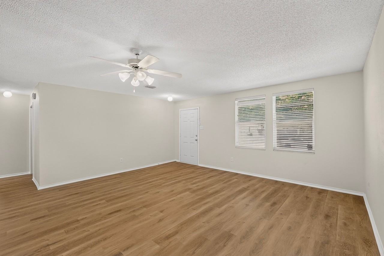 717 Gallant Ct - Photo 4 of 32