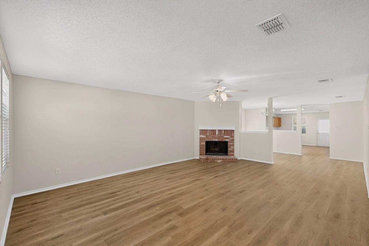 717 Gallant Ct - Photo 5 of 32