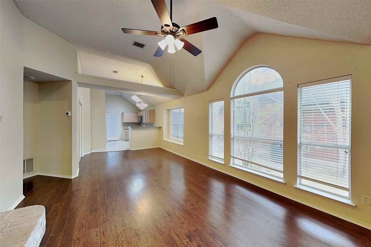 7101 Charleston Dr - Photo 3 of 15