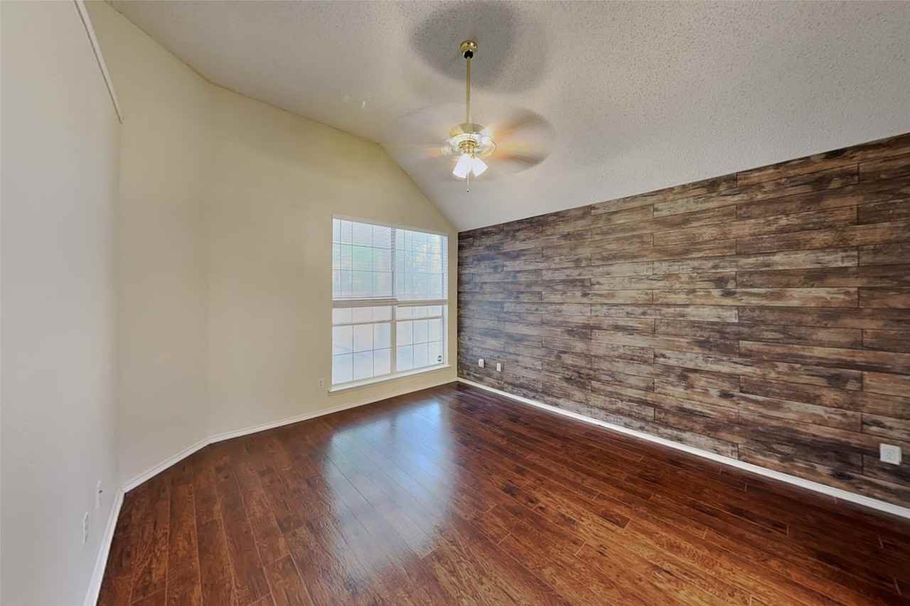 7101 Charleston Dr - Photo 6 of 15