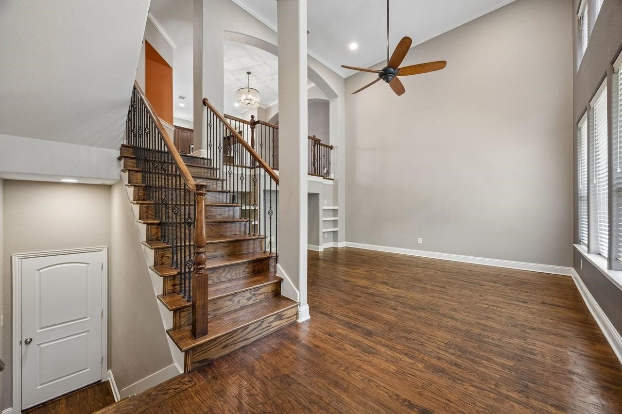 5753 Lois Ln - Photo 2 of 29