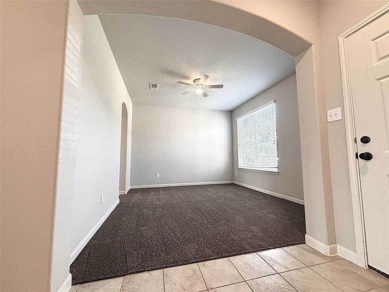 5030 Royal Springs Dr - Photo 2 of 40