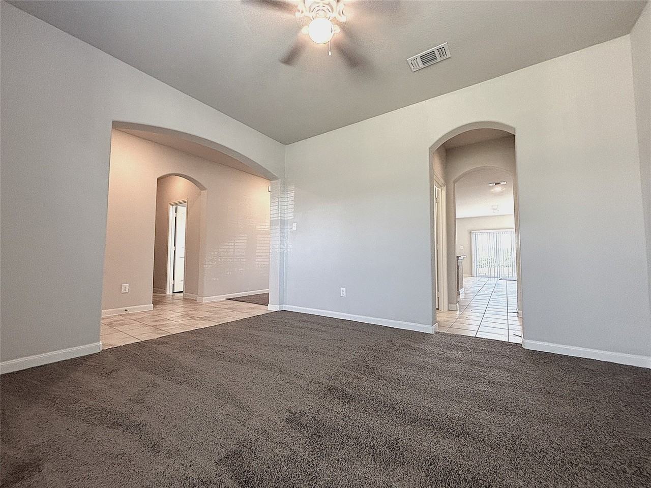 5030 Royal Springs Dr - Photo 4 of 40