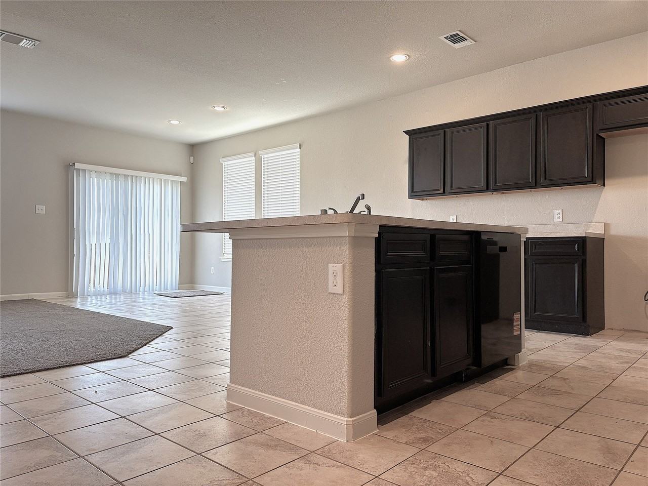 5030 Royal Springs Dr - Photo 6 of 40