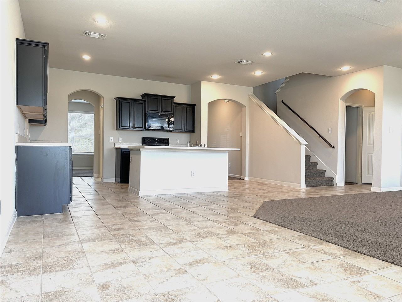 5030 Royal Springs Dr - Photo 7 of 40