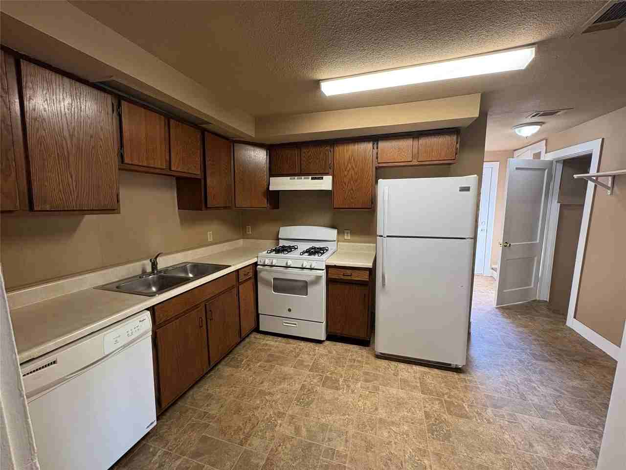 909 Vine St - Photo 3 of 9