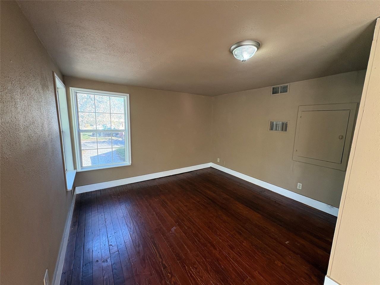 909 Vine St - Photo 5 of 9