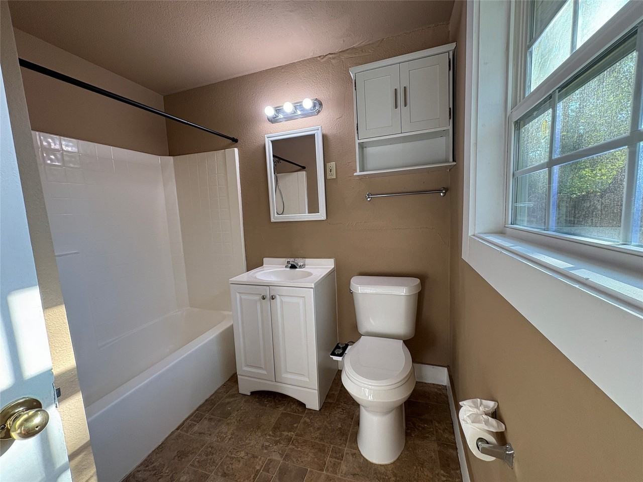 909 Vine St - Photo 6 of 9