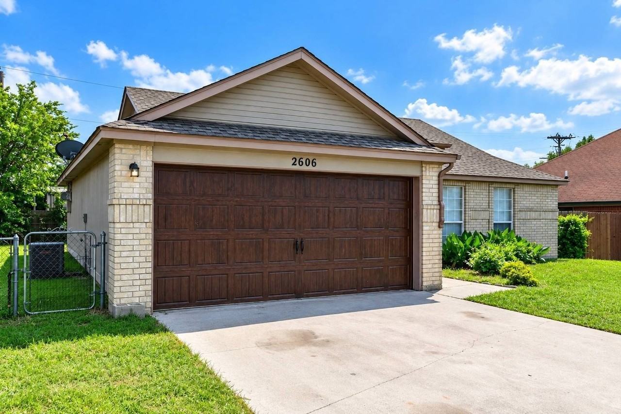 2606 Windmill Dr - Photo 4 of 16