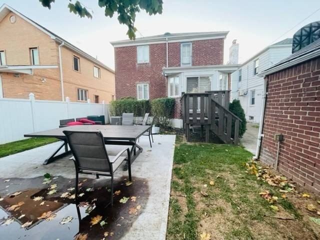 8039 190th St - Photo 4 of 19
