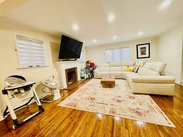 8039 190th St - Photo 5 of 19