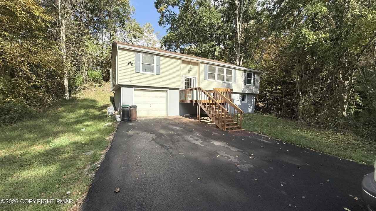 2165 Woodchuck Ln - Photo 3 of 32