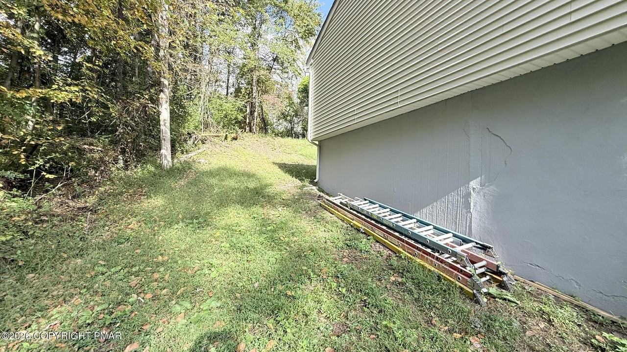 2165 Woodchuck Ln - Photo 7 of 32