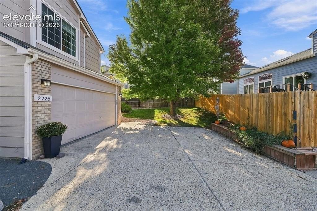 2726 Lear Dr - Photo 3 of 33