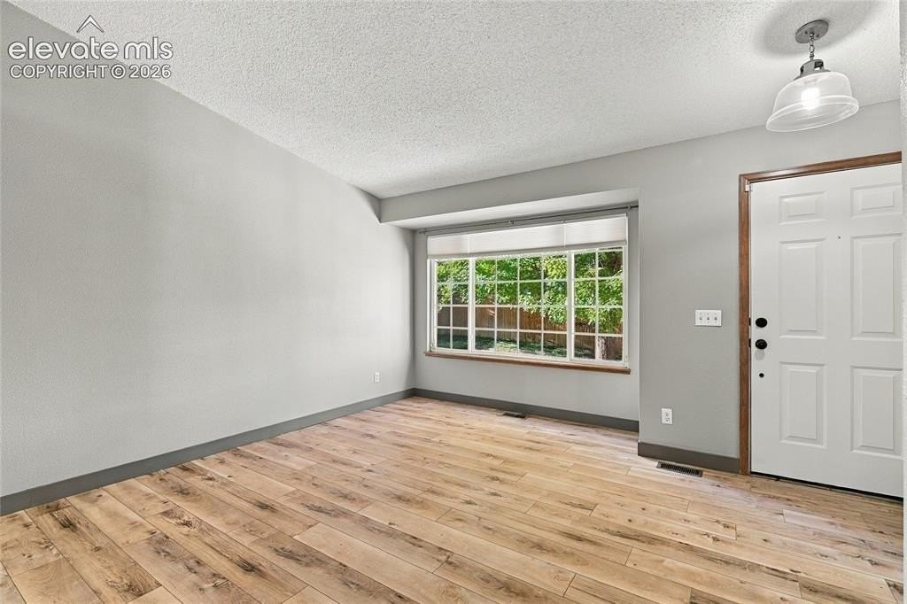 2726 Lear Dr - Photo 4 of 33