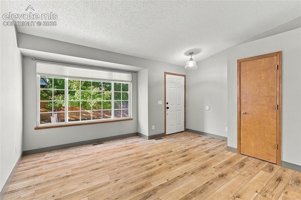 2726 Lear Dr - Photo 6 of 33
