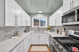 937 18th St #2 - Photo 5 of 8