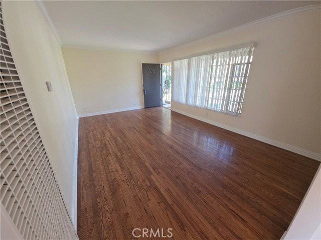 575 Levering Ave #575 - Photo 2 of 7