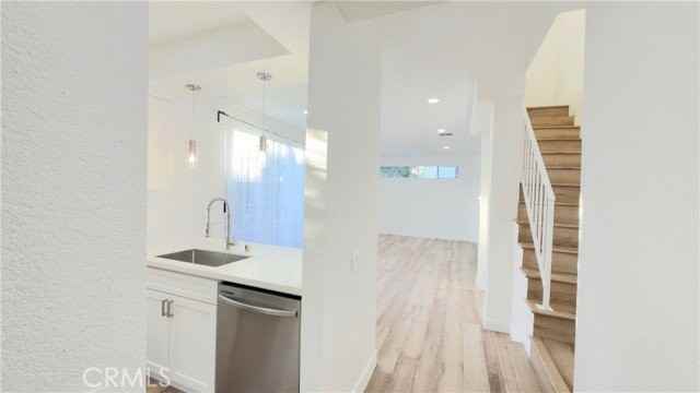 1026 N Croft Ave #101 - Photo 5 of 8