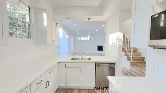 1026 N Croft Ave #101 - Photo 7 of 8