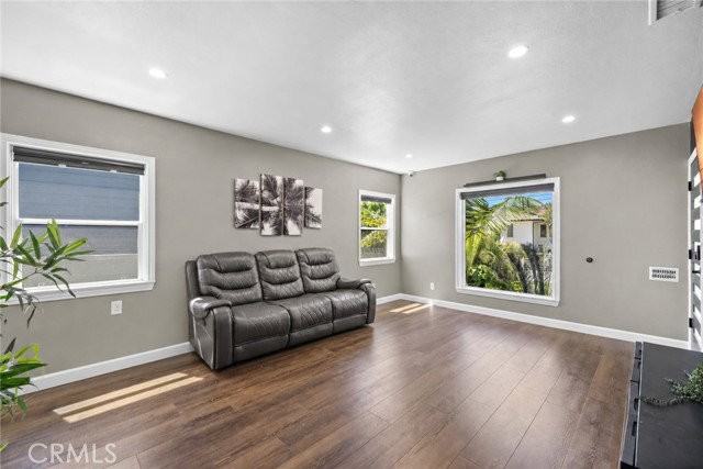348 S Walker Ave - Photo 6 of 8
