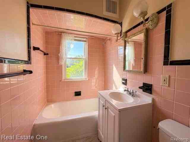 5103 Middlesex St - Photo 5 of 9