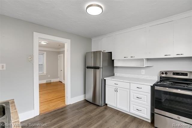 1565 Oak St - Photo 2 of 10