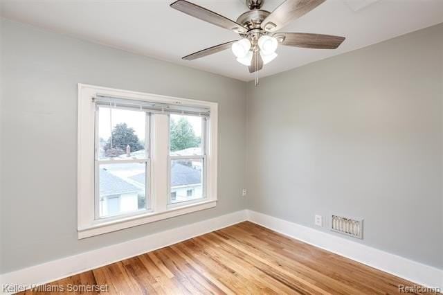1565 Oak St - Photo 3 of 10