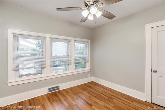 1565 Oak St - Photo 6 of 10
