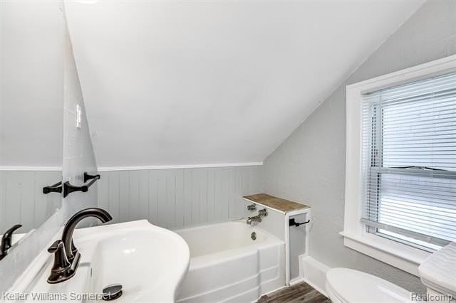 1565 Oak St - Photo 7 of 10