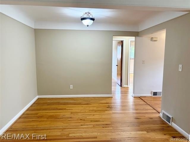1725 Gardenia Ave - Photo 5 of 10