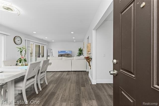 13936 Harrington Dr - Photo 3 of 31