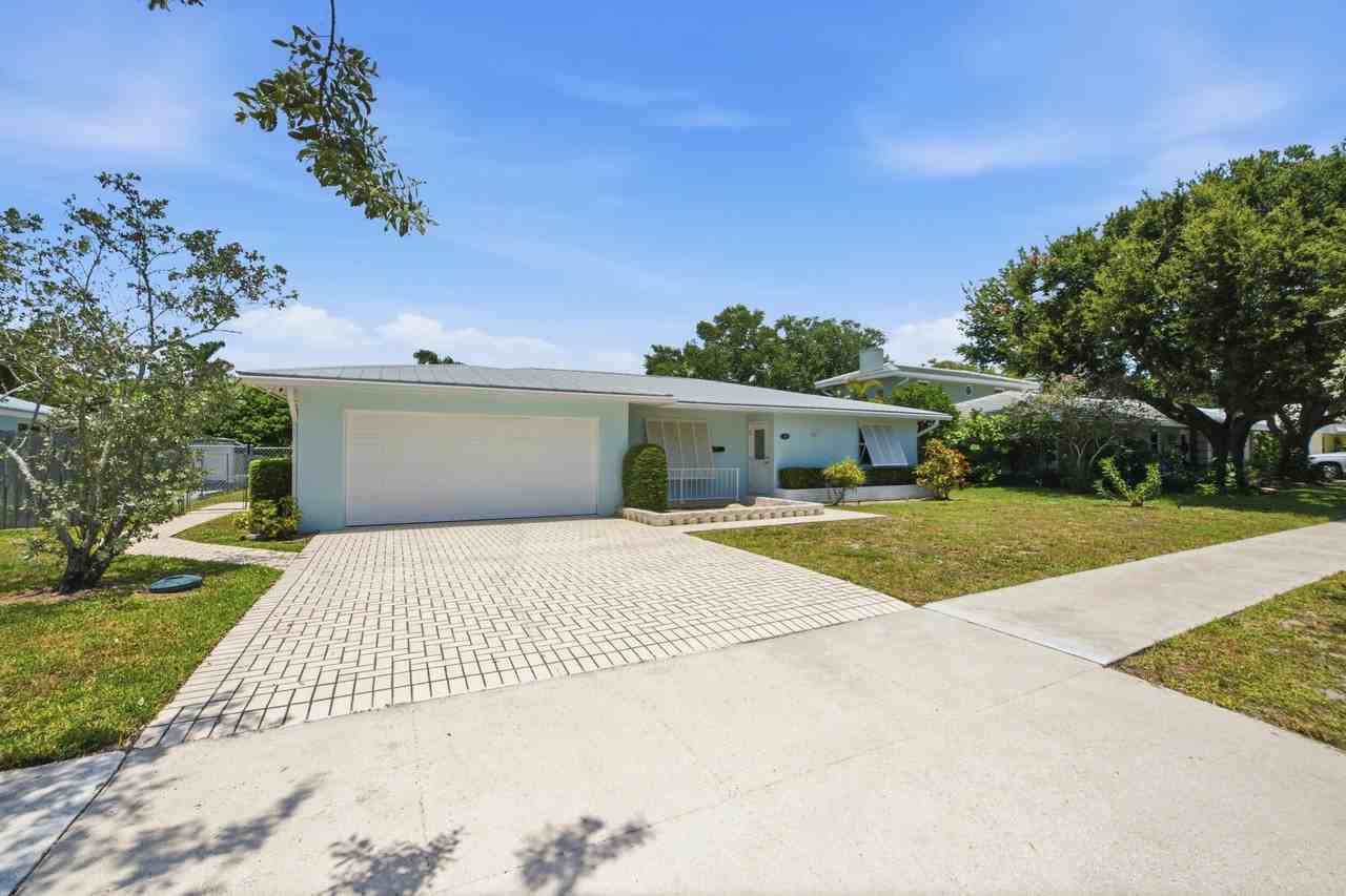 916 Evergreen Dr - Photo 3 of 32